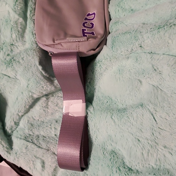 NWT official TCU Lululemon Everywhere Belt Bag - Picture 2 of 9